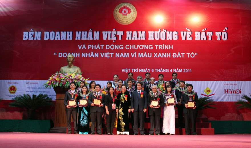 Doanh nhân nhận Kỷ niệm chương của chương trình