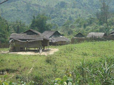 Hoang mang vì thanh niên trong bản bỗng dưng hóa điên