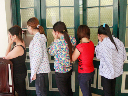 Phá ổ mại dâm trá hình