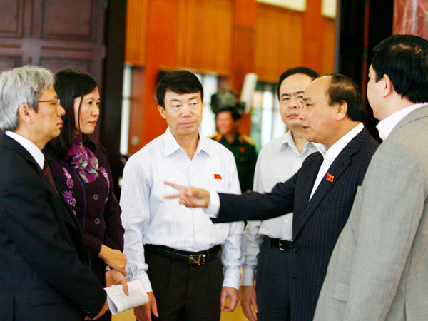 Nóng bỏng lạm phát, tai nạn giao thông