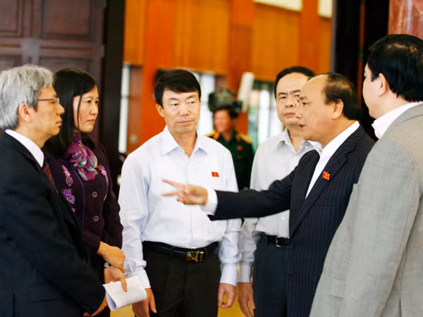 Nóng bỏng lạm phát, tai nạn giao thông