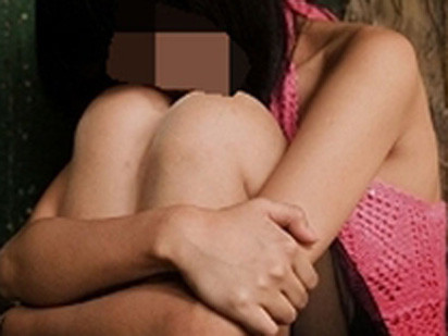 Thầy dọa tự tử để ép nữ sinh ‘quan hệ’ nhiều lần