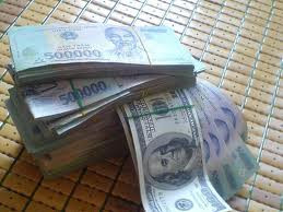 Cậy cốp xe trộm 250 triệu đồng