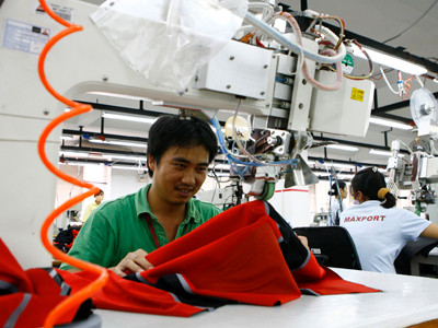 Sản xuất tại Cty May 40 (Hà Nội) Ảnh: Hồng Vĩnh