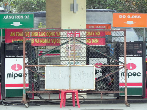 Chính phủ yêu cầu làm rõ việc cây xăng găm hàng