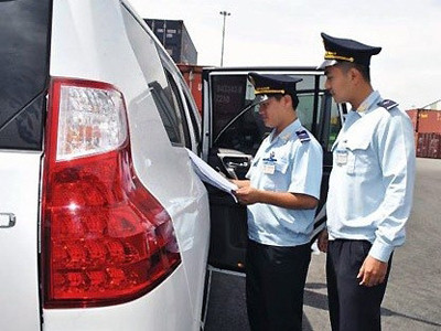 Nhập 25 ngàn ôtô tốn 1,5 triệu trang giấy thủ tục hải quan