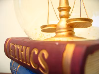 Tuổi trẻ phải sống bằng lòng trung thực