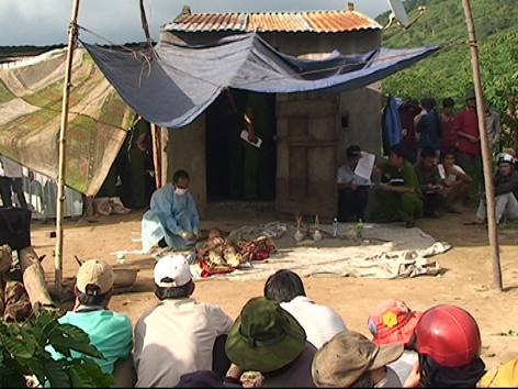 Hai cháu nhỏ bị giết trong nhà rẫy