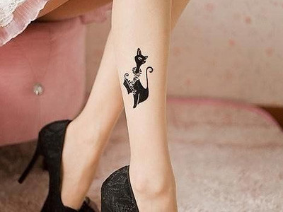 Tất xăm họa tiết độc đáo cho bạn gái