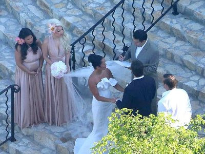 Lady Gaga bất ngờ làm phù dâu ‘ngoan hiền’