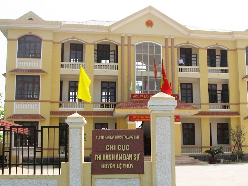 Nhờ trừ lương nhân viên cũ để bù tiền tiếp khách