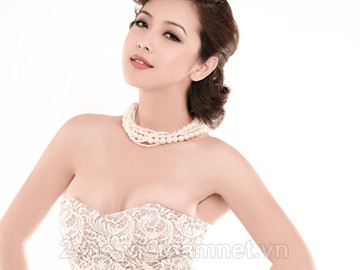 Vòng 1 quyến rũ của 'bà mẹ hai con' Jennifer Phạm