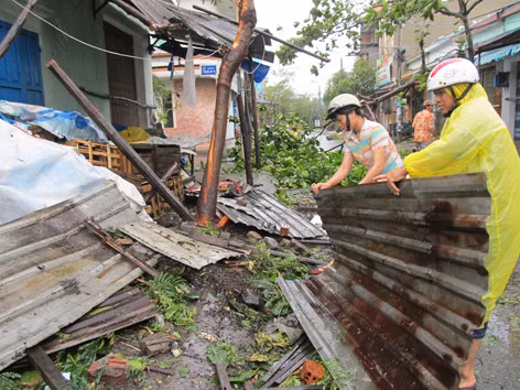 Bão Nari càn quét miền Trung