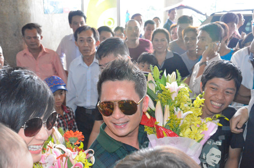 Ảnh ‘nóng’ của Bằng Kiều tại Việt Nam