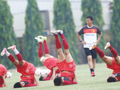 Tuyển Việt Nam xuống biển rèn thể lực