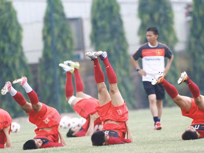 Tuyển Việt Nam xuống biển rèn thể lực
