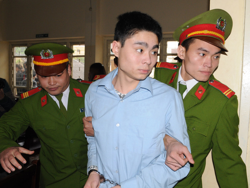 Những phút căng thẳng tại phiên tòa xử Lê Văn Luyện