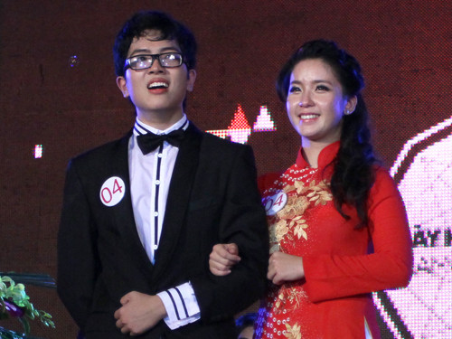 Đại sứ Ams là em họ ca sĩ The Voice