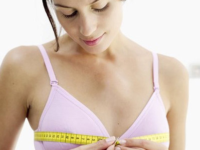 Ngực nâng có được cho con bú?