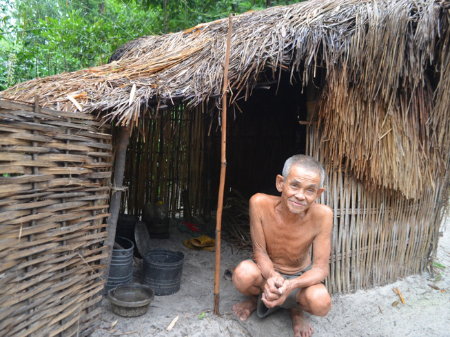 'Dị nhân' cả đời cởi trần ở lều tranh