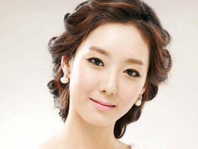 Thu lãng mạn với tóc xoăn style xứ Hàn