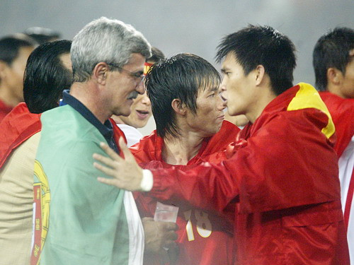 Công Vinh, Thành Lương sốc khi nghe thầy "Tô" từ chức