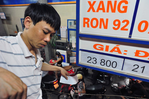 Sẽ có kịch bản điều hành giá xăng, điện, than