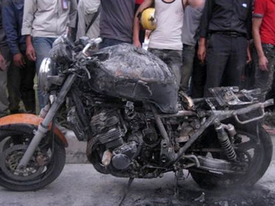 Cẩn thận xe máy bỗng dưng... phát nổ