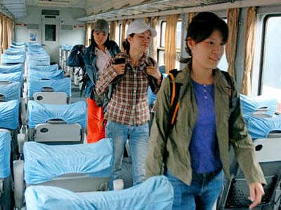 Vé tàu, xe đồng loạt tăng giá