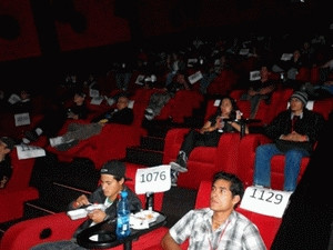 Hơn 200 giờ không ngủ chỉ để xem hết 92 bộ phim