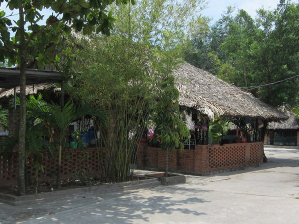 Ăn chơi cùng đại gia chân đất