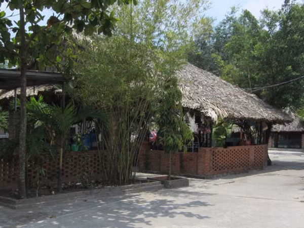 Ăn chơi cùng đại gia chân đất