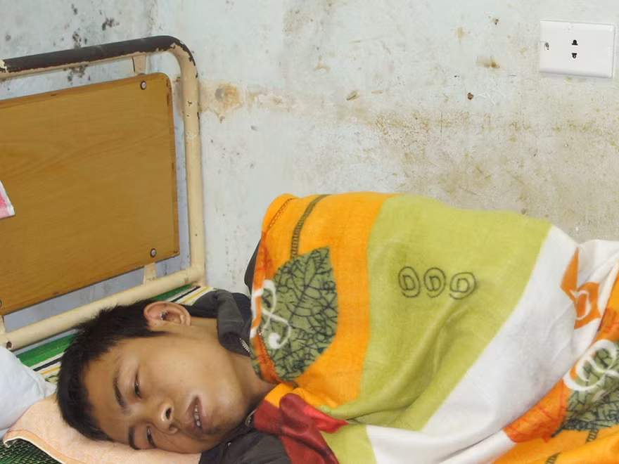 Lái xe gây tai nạn bất tỉnh, chủ gỗ 'mất hút'