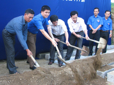 Ba cùng với dân vùng cao