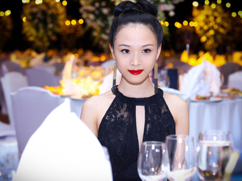 Trương Hồ Phương Nga đẹp quý phái ở dạ tiệc