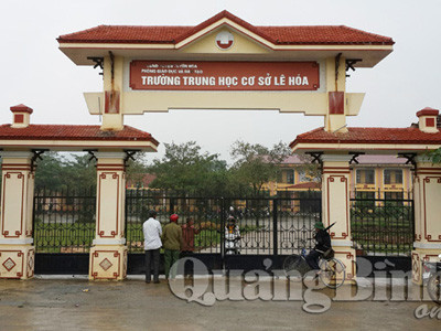 Nổ bom ở trường học, một học sinh chết