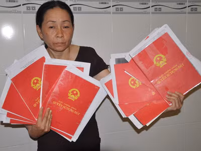 Ôm hàng chục sổ đỏ vẫn trắng tay