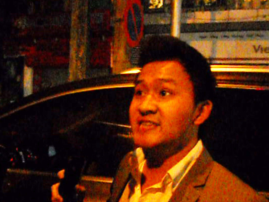 Phó Giám đốc Hoàng Long đấm thẳng vào mặt phóng viên