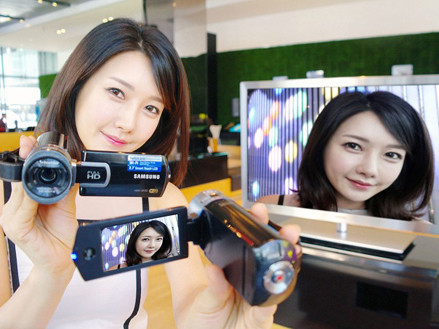 Máy quay xoay 360 độ tích hợp Wi-fi