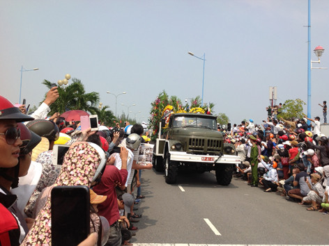 “Đại tướng, Đại tướng, Đại tướng về rồi…”