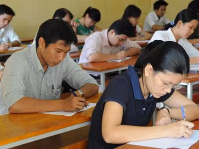 Thi tuyển công chức 'căng' hơn... thi đại học