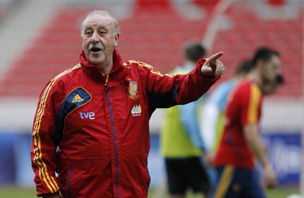 Tây Ban Nha thưởng 'nóng' cho HLV Del Bosque