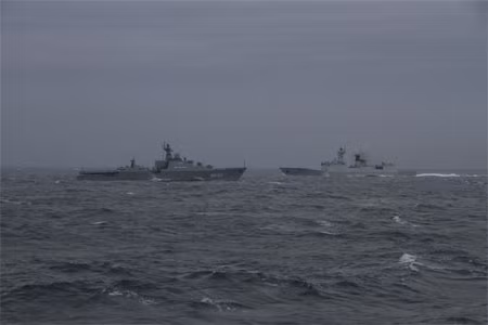 Hải quân Việt Nam - Trung Quốc xuyên bão tuần tra chung