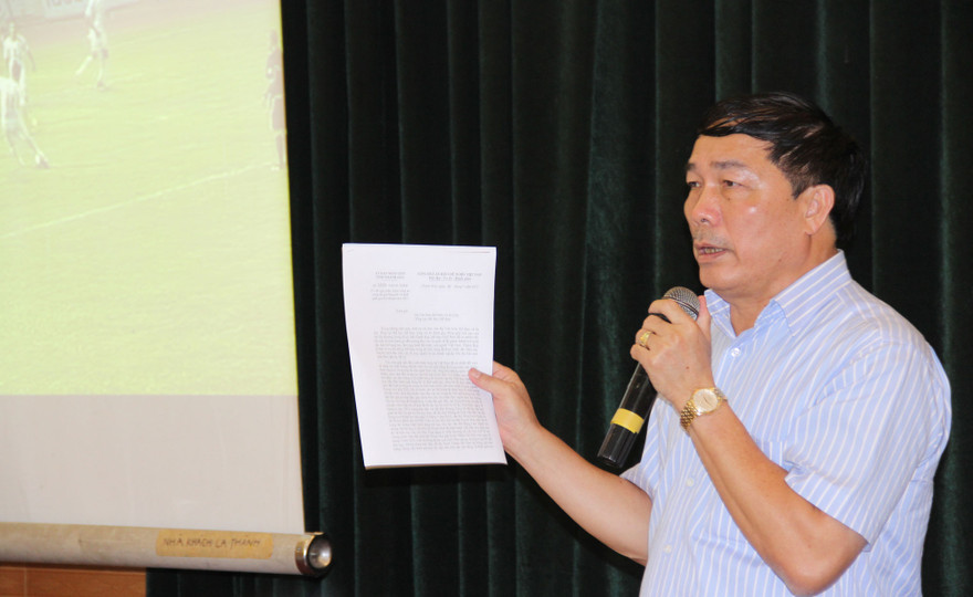 Bầu Đệ chỉ trích VPF: Bố nghiêm thì mới bảo được con!