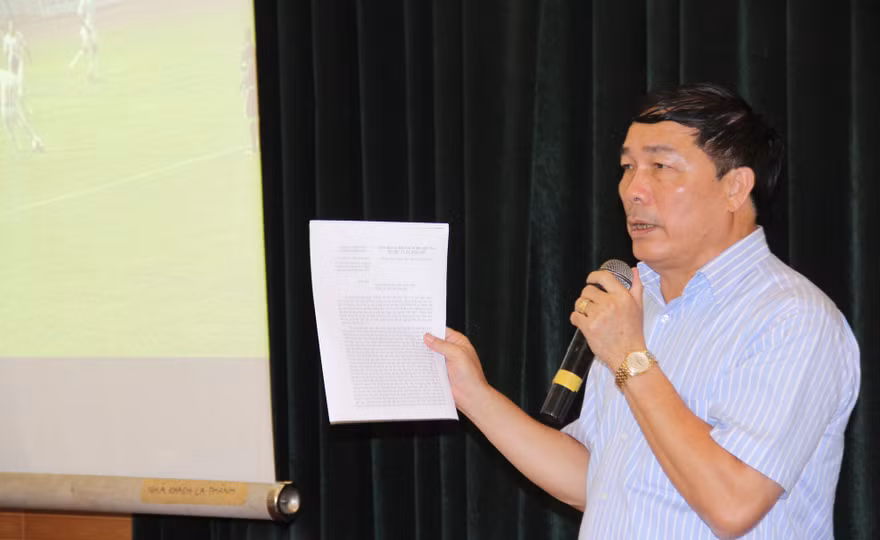 Bầu Đệ chỉ trích VPF: Bố nghiêm thì mới bảo được con!