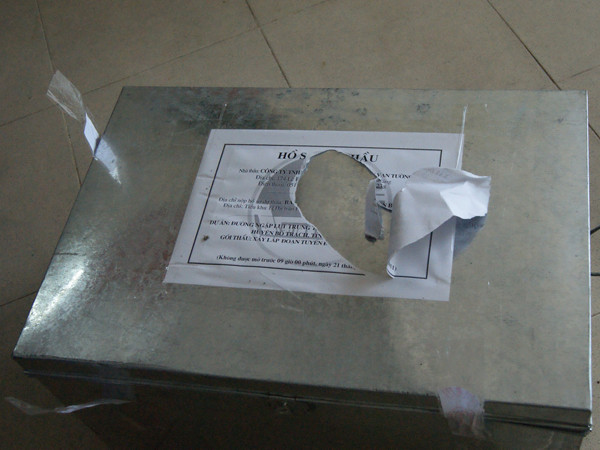 Hồ sơ dự thầu của Cty Vạn Tường bị xé toàn bộ niêm phong