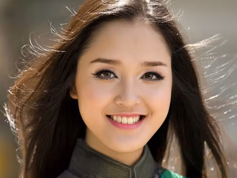 Á hậu Hoàng Anh đẹp rạng ngời trước cuộc thi Hoa hậu Trái đất