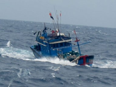 Tàu cá chìm, 3 ngư mất tích
