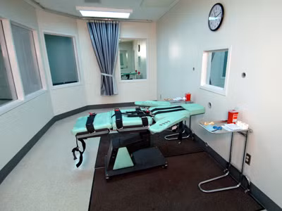 Tử tù chờ... thuốc chết!