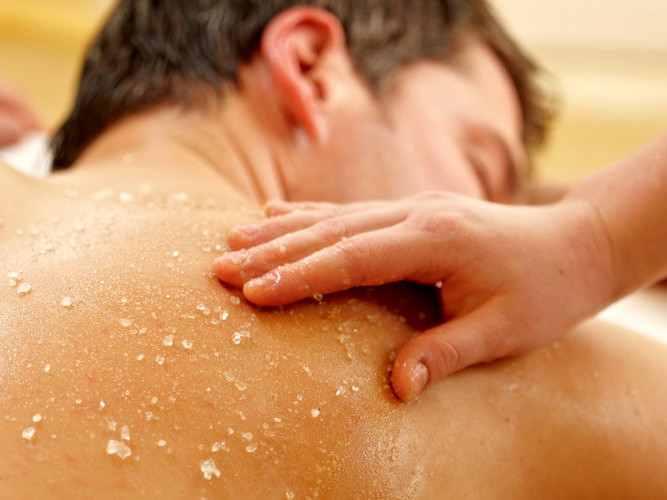 Triệu phú trắng tay bởi gái mát xa